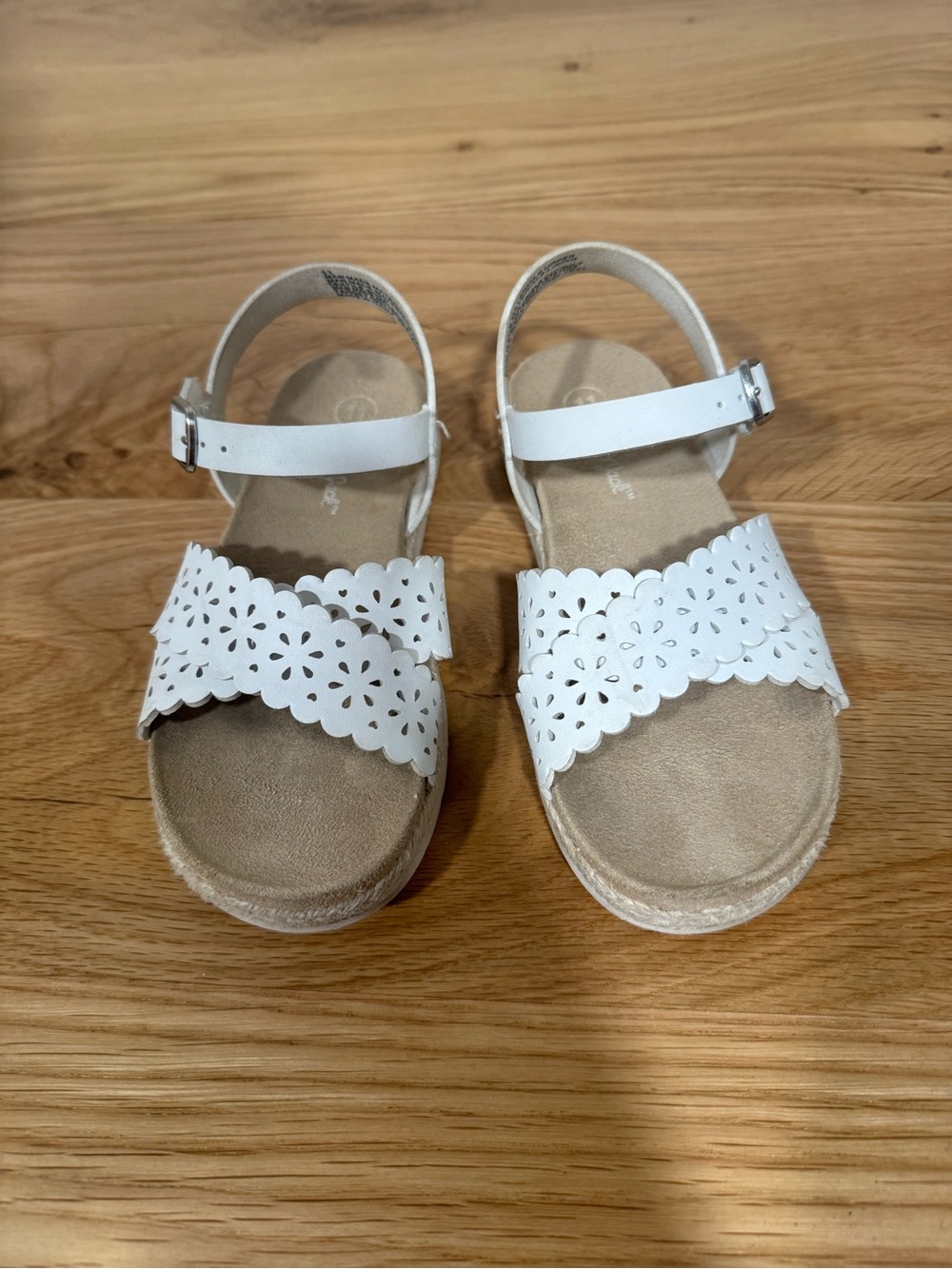 Cat&Jack Kids White Floral Cutout Sandals - Toddler 11
